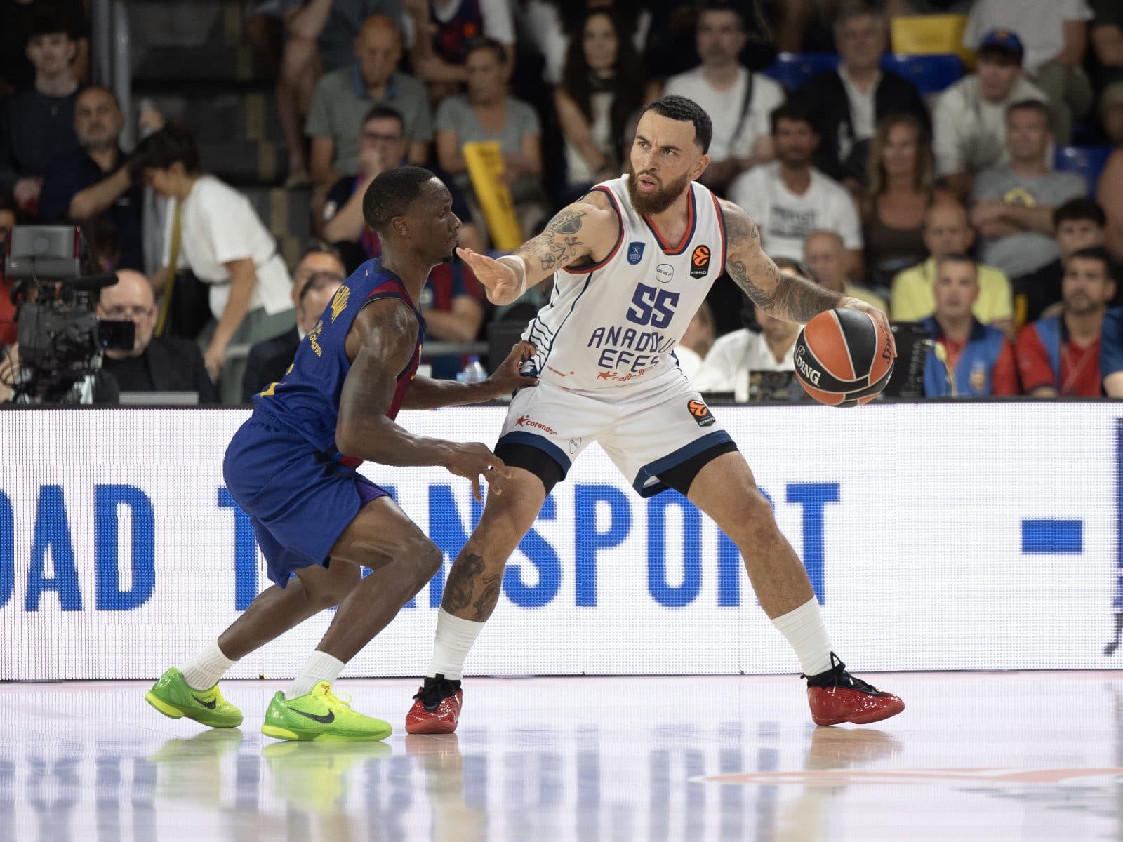 Anadolu Efes EuroLeague'e Mağlup Başladı: Barcelona 89-82 Galip