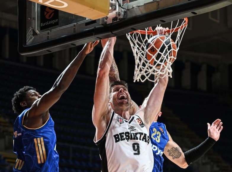Beşiktaş Maccabi Tel Aviv'i Ezerek Yendi: 109-93