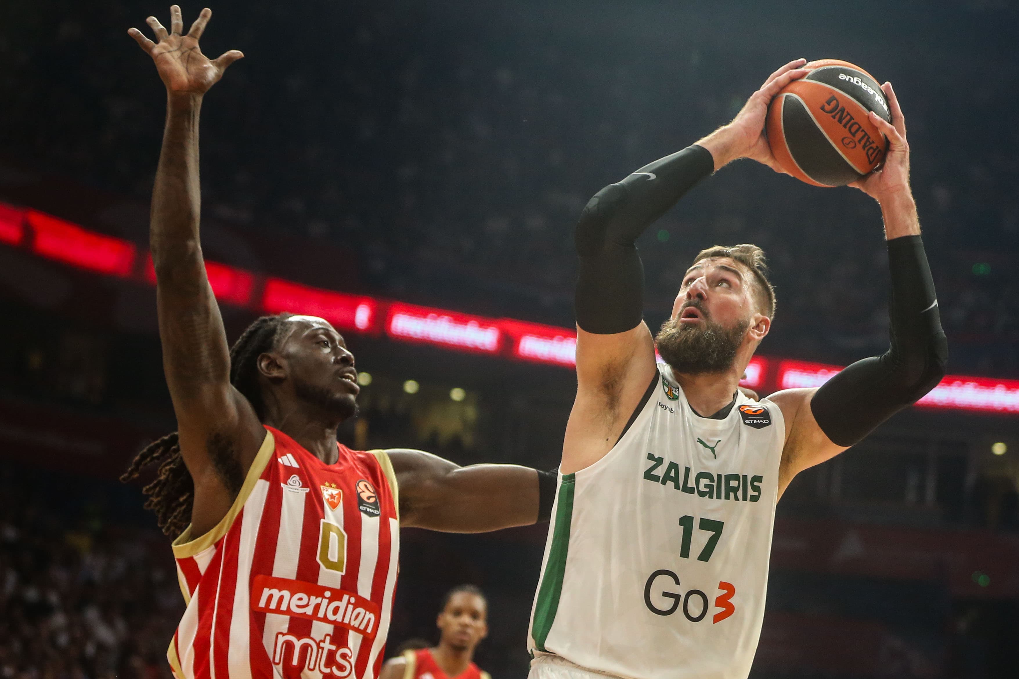 Valančiūnas Belgrad’ı Kararttı: Zalgiris Kaunas, Kızılyıldız’ı 83-77 Mağlup Etti
